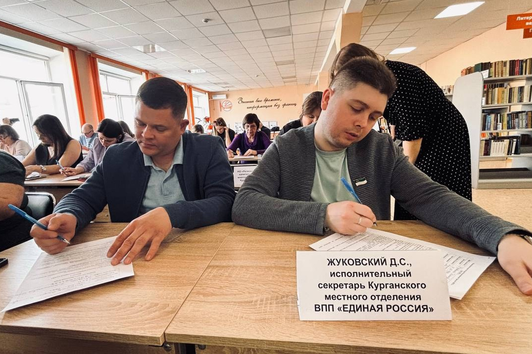Депутаты и сотрудники аппарата гордумы приняли участие в просветительской акции