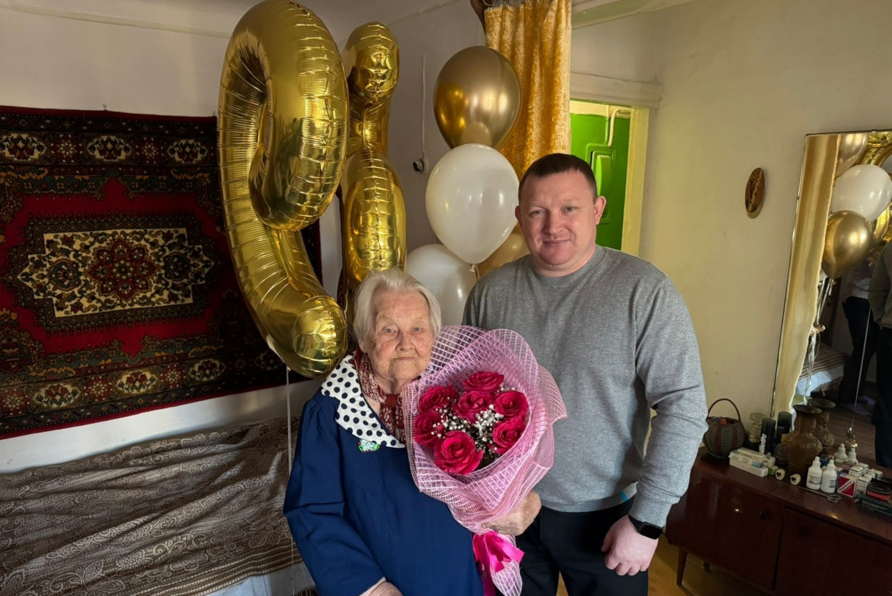 Дмитрий Герасимов поздравил труженицу тыла